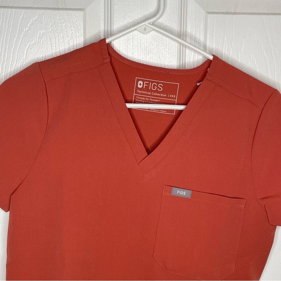 Figs Catarina One-Pocket Scrub Top in Coral/Orange XXS - Picture 3 of 11